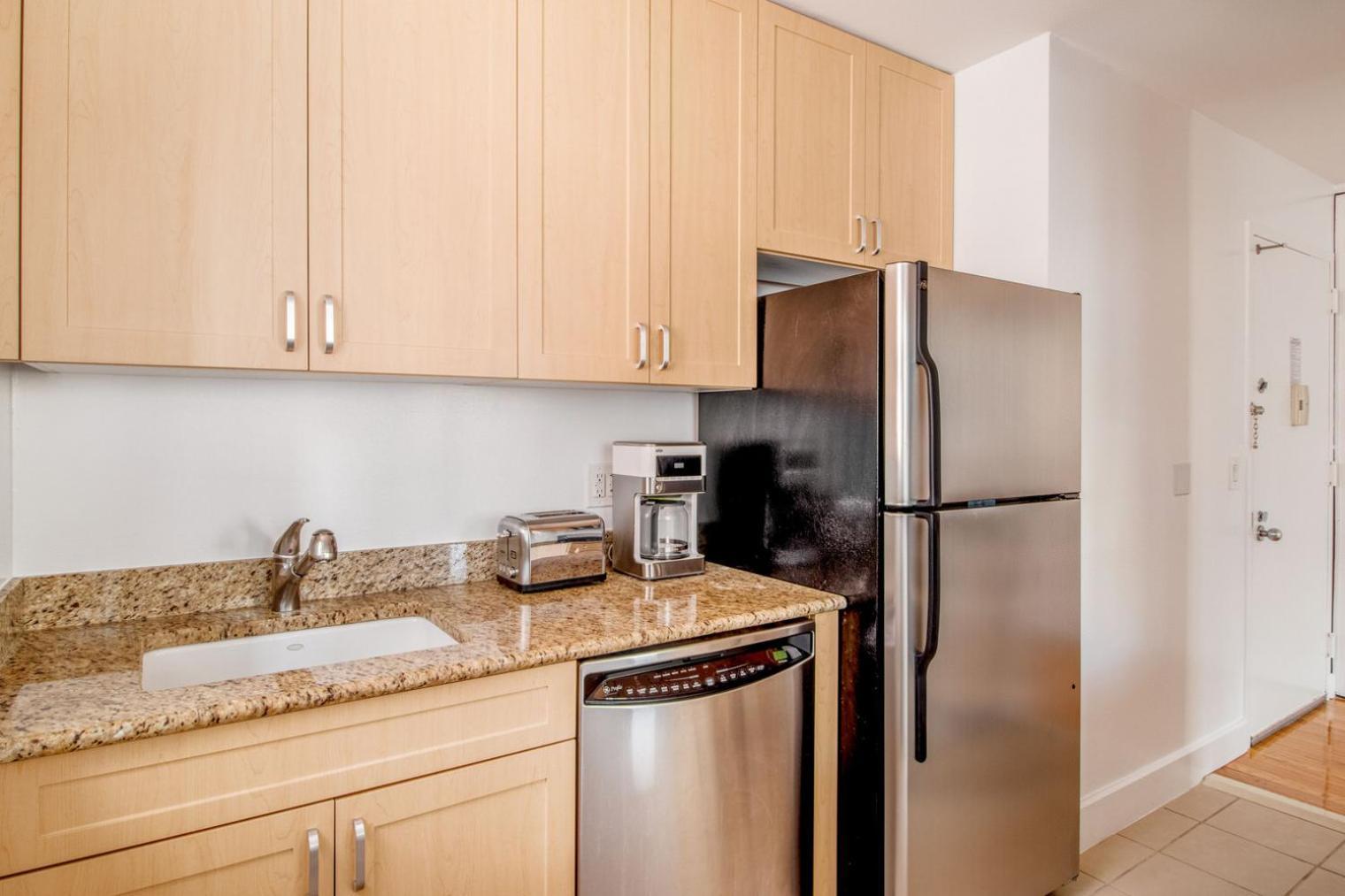 Apartment Midtown 1br W Doorman Gym Nr Times Square Nyc-1208