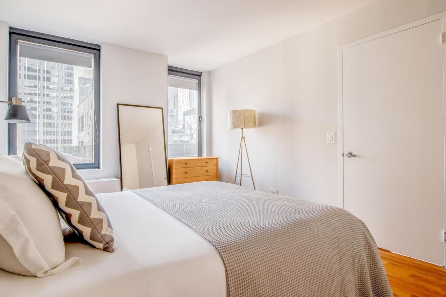 Midtown 1br W Doorman Gym Nr Times Square Nyc-1208 * New York